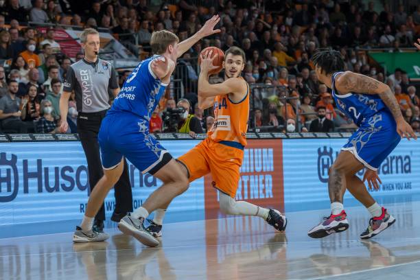 跟队：萨维尼奥已打包好行李，但交易因罗德里戈的情况变得复杂