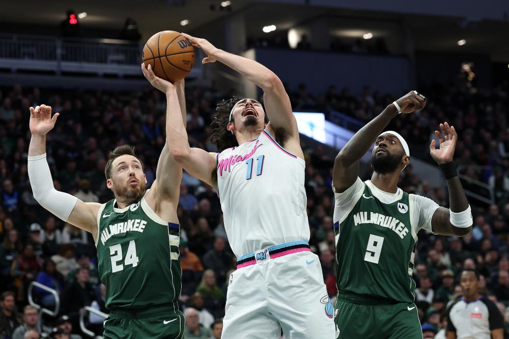 为巴萨在右 为巴萨在右